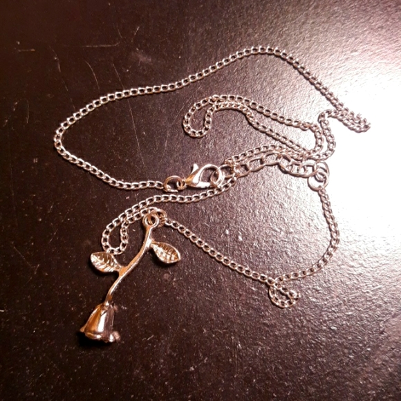 Single Small Rose Silver Necklace - Picture 1 of 3